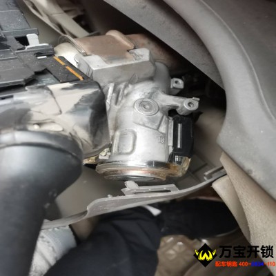 豐田卡羅拉豐田系列點火鎖芯的拆卸方法