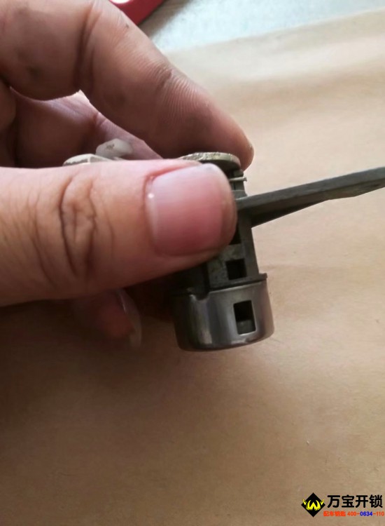 萊蕪別克凱越被撬車門鎖修復(fù)加配別克凱越汽車鑰匙，萊蕪修汽車鎖，萊蕪修別克鎖，