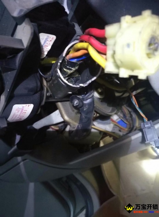 修復(fù)被修車破壞的雪鐵龍愛麗舍鎖架鎖芯 識(shí)讀線圈！修復(fù)完畢！順帶配汽車鑰匙一把！