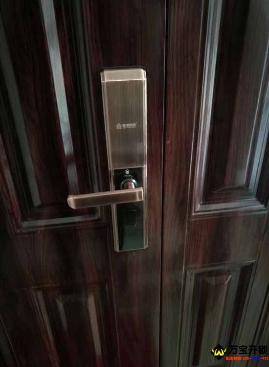 萊蕪頤高公館裝基信指紋鎖E6007紅古銅色，換基信指紋鎖