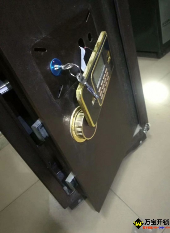 萊蕪修虎牌保險柜，專修各種保險柜，專業(yè)技術開各種保險柜